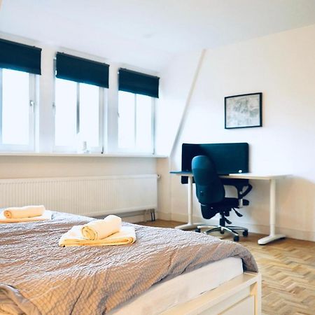 Geraeumiges Wohnen Fuer 7 Personen- Parkplatz- Waschmaschine- 3 Schlafzimmer Wolfsburg Esterno foto